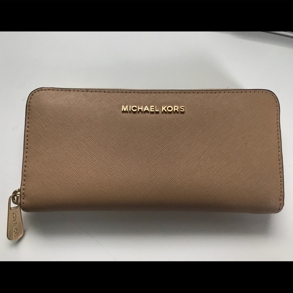 Michael Kors continental wallet👝